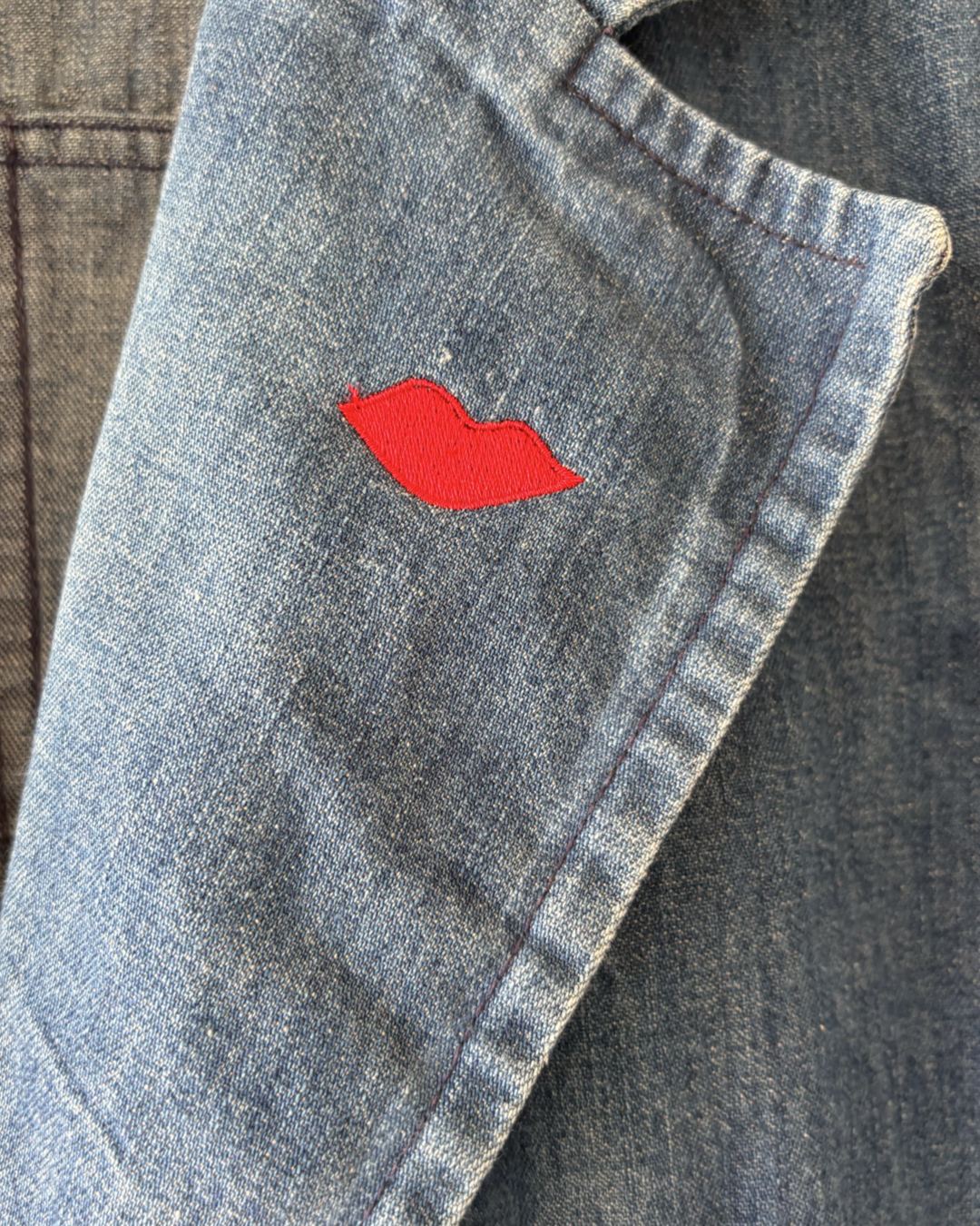 FRENCH KISS DENIM BLAZER