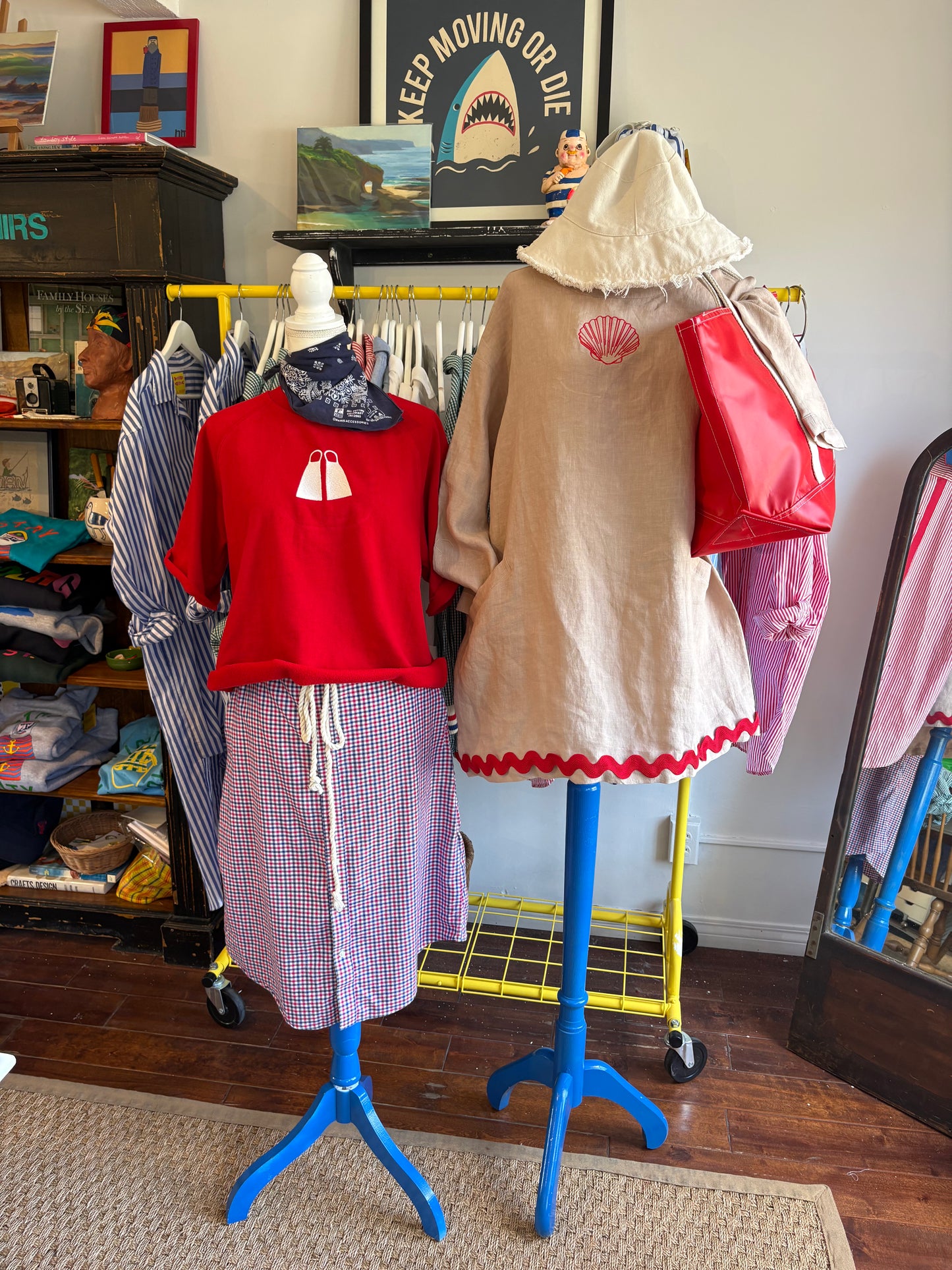 SHORT SLEEVE FIN SWEATSHIRT