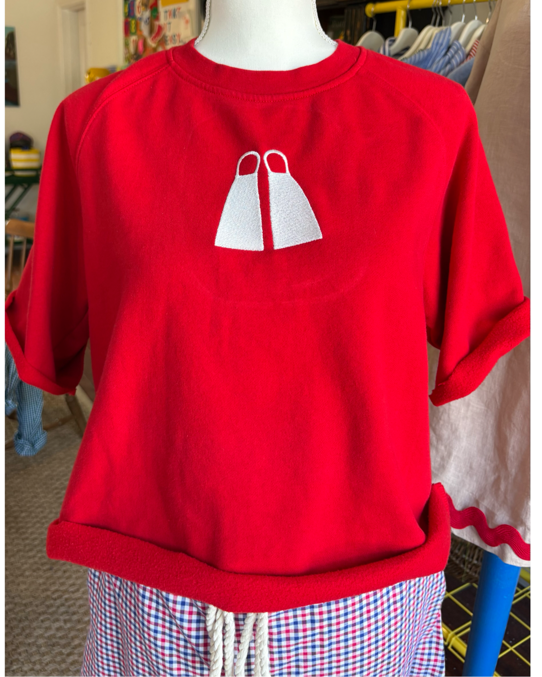 SHORT SLEEVE FIN SWEATSHIRT